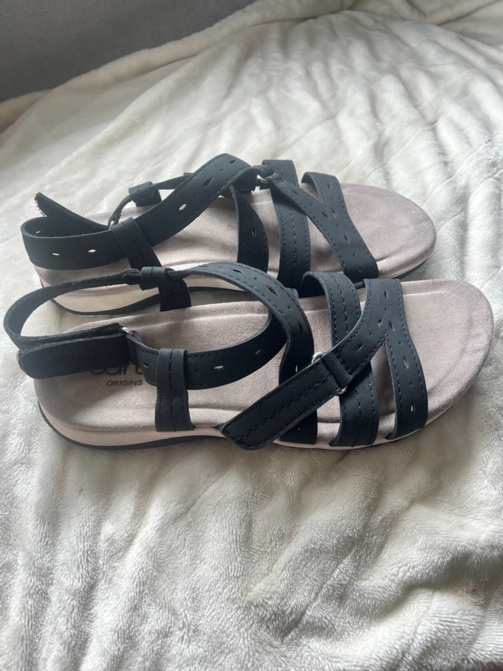 Earth origins Samsin Round Toe Strappy Casual Flat Sandals sz 8.5 NWOT
